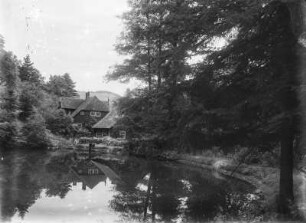 Landhaus an einem Teich