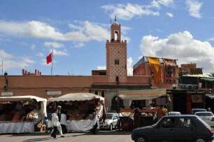Platz Djemaa el-Fna : Teilansicht des Platzes Djemaa el-Fna (orales Weltkulturerbe) in Marrakesch, aufgenommen am 02.11.2008