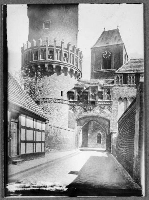 Morgens am Neustädter Tor zu Tangermünde