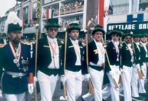 Neuss. Neusser Bürger-Schützenfest. Königsparade