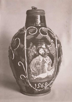 Krug mit der Darstellung der Erschaffung Evas und Kreuzigungsgruppen