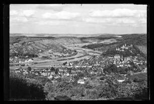 Blick über Mainspitze, Innenstadt und Burg Richtung Maintal