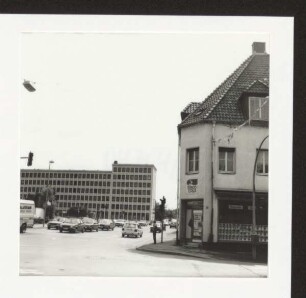Ist-Zustand der B 239 vor den Bauarbeiten 1988 im Bereich der Wotanstr. / Blick auf das Finanzamt. Detmold. Paulinenstr. Papierabzug