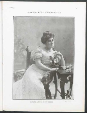 [Fotografía de] Arte fotográfico - Señora Esther H. de Larco