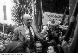 Dresden. Prof. Gerhart Eisler (1897-1968). Rückkehr aus der amerikanischen Emigration (1933-1949) und Empfang in Dresden (Gerhart Eisler wurde später Vorsitzender des staatlichen Rundfunkkomitees), 9. Juni 1949