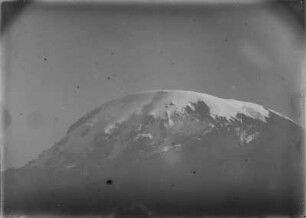 Kibo : Teleaufnahme des schneebedeckten Kibo