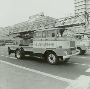 Berliner Feuerwehr: Fahrzeuge der Feuerwehr : Feuerwehr, Drehleiter, Berlin