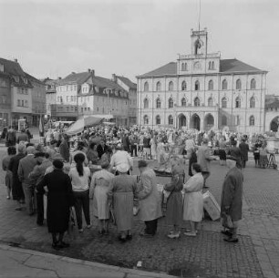 Weimar. Rathaus mit Marktplatz