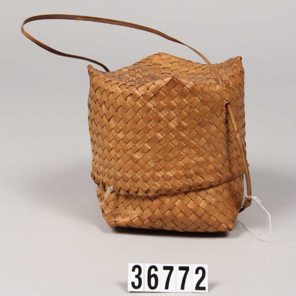 Basket with lid