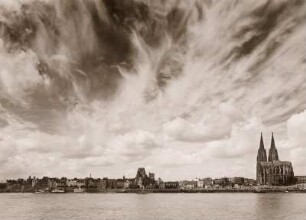 Panorama von Köln Deutz aus auf das linksrheinische Köln