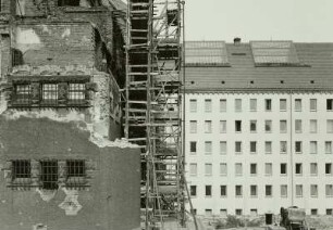 Münchner Platz, Helmholtzstraße