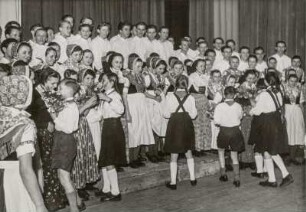 Auftritt des sorbischen Jugendensemble der Sorbischen Oberschule Bautzen : Prěnja serbska kulturna brigada wustupi