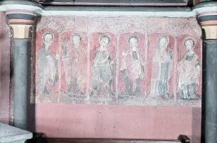 Gruppe von sechs weiblichen Heiligen unter Baldachinen