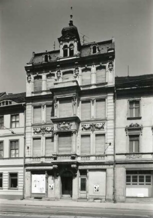Cottbus-Mitte, Altmarkt 13. Wohnhaus mit Läden. Straßenansicht