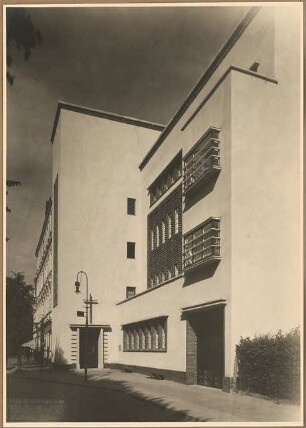 Gemeindehaus der St.Laurentius-Kirchengemeinde, Am Generalshof, Berlin-Köpenick: Aussenaufnahme Straßenfassade Am Generalshof Schrägansicht