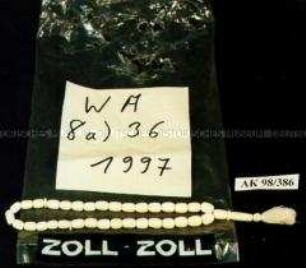 Rosenkranz aus Elfenbein, vom Zoll beschlagnahmt, mit Zoll-Inventarzettel, in Zoll-Kunststofftüte