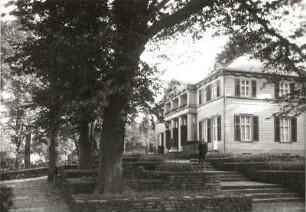 Einbeck, Villa : Einbeck. Villa in einem Park. Eckansicht