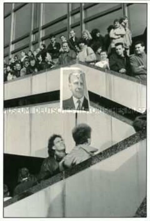 Teilnehmer der Demonstration am 4.11.1989 am Palast der Republik
