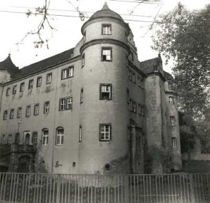 Großkmehlen. Schloss (um 1570). Ansicht von Südwesten mit Zugbrücke