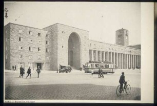 "Der dritte Bahnhof" (Frontalansicht des Hbf. an derSchillerstrasse)