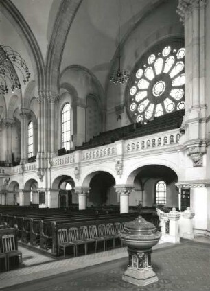 Dresden-Neustadt. Martin-Luther-Kirche (1883/1887; E. Giese, P. Weidner). Inneres vom Altar nach Nordwesten