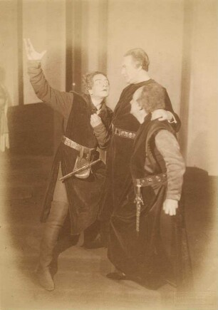 "König Heinrich IV." (1.Teil) von William Shakespeare. Szene mit Lothar Mehnert als Heinrich IV. Dresden: Schauspielhaus, Neueinstudierung 06.05.1926