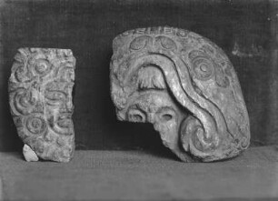 Bruchstücke zweier Steinfiguren
