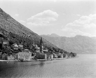 Bucht von Kotor : Blick zum Ort Perast in der Bucht von Kotor