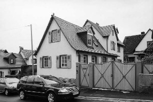 Wohnhaus; Friedrichsdorf, Hugenottenstraße 37