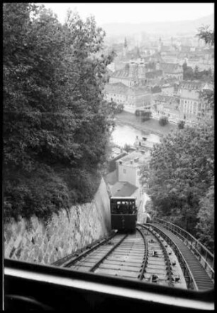 Graz: Schlossbergbahn, abwärts auf Stadt