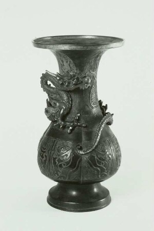 Vase mit Drachen