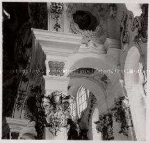 Wies, Wallfahrtskirche zum Gegeißelten Heiland auf der Wies (Wieskirche), Kapitäle und Gesimse