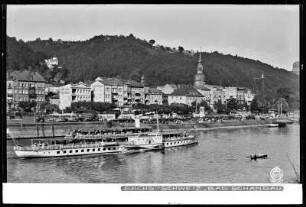 Sächsische Schweiz, Bad Schandau, Blick über die Elbe mit Elbdampfer Leipzig