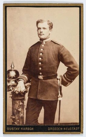 Porträt eines jungen Mannes in Uniform : Porträt eines jungen Mannes in Uniform