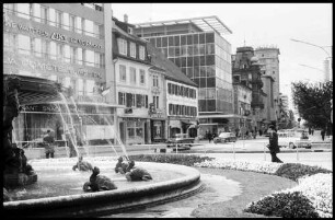 La Chaux-de-Fonds: Hauptstraße vom Brunnen aus