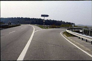 Einfahrt in Kreisel West (Schwetzingen Richtung Heilbronn) von Hauptfahrbahn West der B36 (Schwetzingen Richtung Hockenheim)