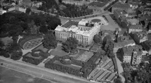 Dresden-Neustadt. Japanisches Palais, Palaisgarten und Wilhelmsplatz. Luftbild-Schrägaufnahme von Südwest