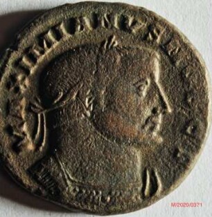Römische Münze, Nominal Follis, Prägeherr verm. Diocletian für Galerius, Prägeort Lyon, Original