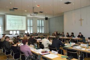 Neuer Sächsischer Landtag, Bibliothekskonzeption für das Bildungsland Sachsen : Vorstellung der "Bibliothekskonzeption für das Bildungsland Sachsen" im Sächsischen Landtag, 8. Mai 2008. Konzeption Prof. Dr. Thomas Bürger, Generaldirektor Sächsische Landesbibliothek – Staats- und Universitätsbibliothek Dresden (SLUB). Sitzung im Fraktionsberatungssaal