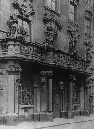 Breslau / Wroclaw, ehem. Jesuitenkomplex, Universität, Portal am Leopoldinum