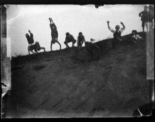 Ohne Titel (Handstand machende Jungen)