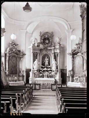katholische Schloßkirche innen; Chor
