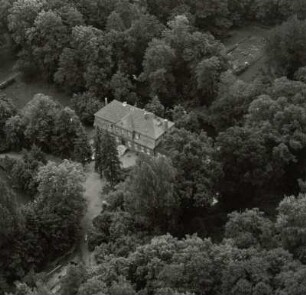 Ortsteilansicht mit Gutshaus und Park