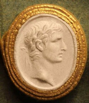 Augustus (Daktyliothek, Zweites Historisches Tausend)