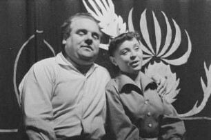 Szenenbilder aus "Blick zurück nach vorn", Kabarett "Die Distel" Berlin. Mit Gerd E. Schäfer, E. Schall u. a. Berlin, 29.08.1958 (Jubiläumsvorstellung, Premiere 28.08.1958)