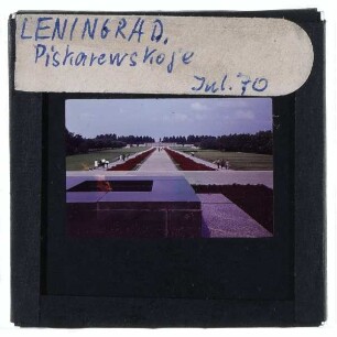 St. Petersburg, Piskarjowskoje-Gedenkfriedhof, Mutter Heimat Denkmal
