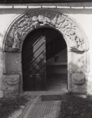 Portal vom ehemaligen Rittergut Niederlangenau