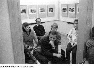 Ausstellungsgespräch zu einer Ausstellung mit Fotografien Christian Borcherts, aufgenommen in Neubrandenburg
