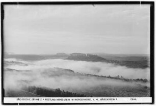 Sächsische Schweiz. Festung Königstein im Morgennebel vom Kleinen Bärenstein