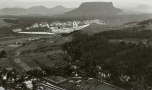 Elbtal bei Rathen, Blick von der Bastei auf Sportflugzeug Klemm L-30 bei einem Reklameflug für Sturm-Zigarettenfabrik Arthur Dreßler